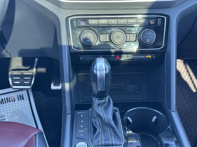 Volkswagen Atlas Cross Sport Vehicle Full-screen Gallery Image 15