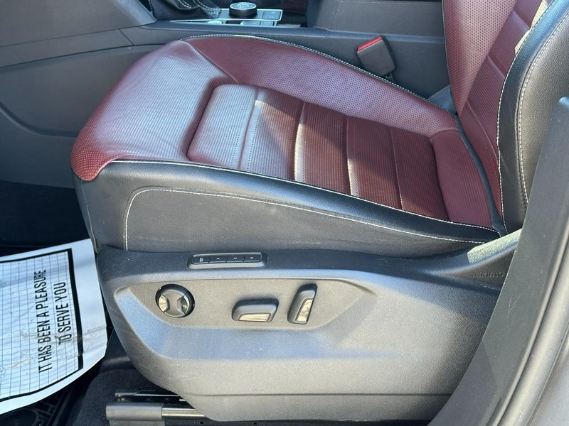 Volkswagen Atlas Cross Sport Vehicle Full-screen Gallery Image 18