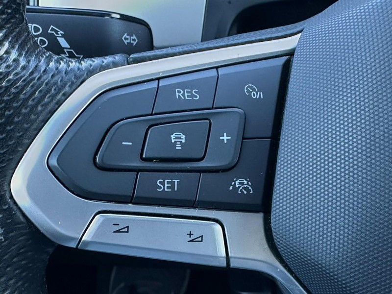 Volkswagen Atlas Cross Sport Vehicle Full-screen Gallery Image 19