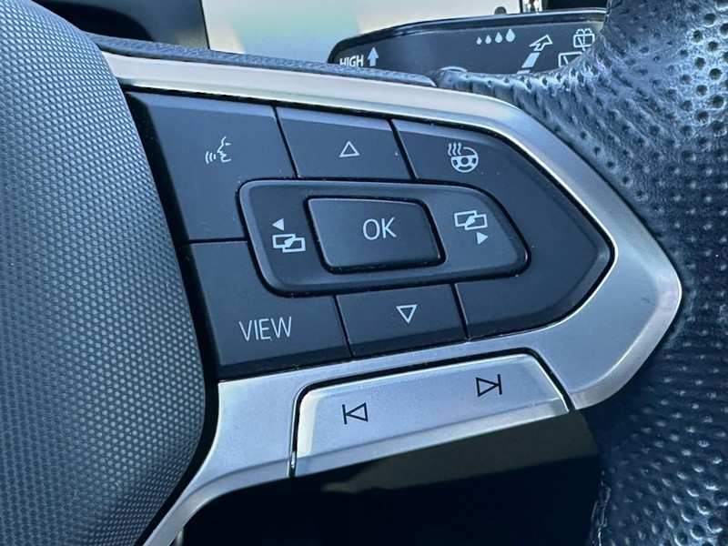 Volkswagen Atlas Cross Sport Vehicle Full-screen Gallery Image 20