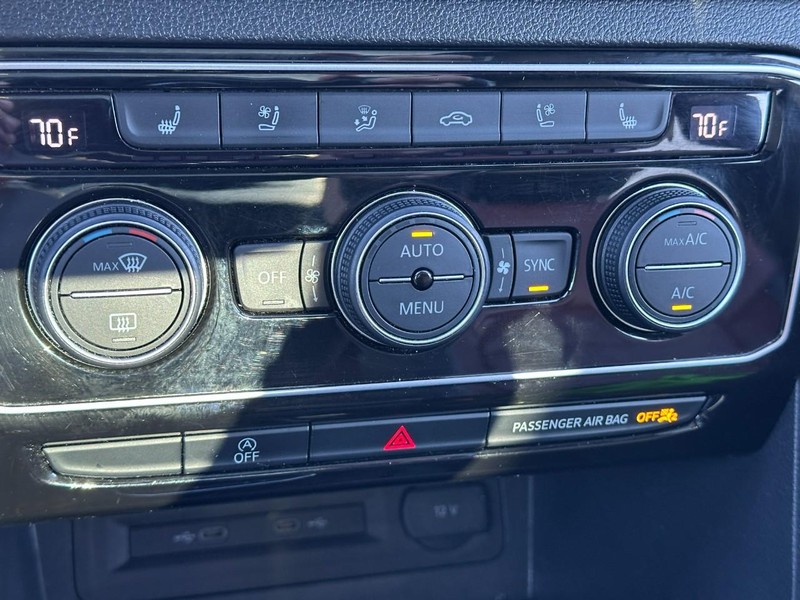 Volkswagen Atlas Cross Sport Vehicle Full-screen Gallery Image 22