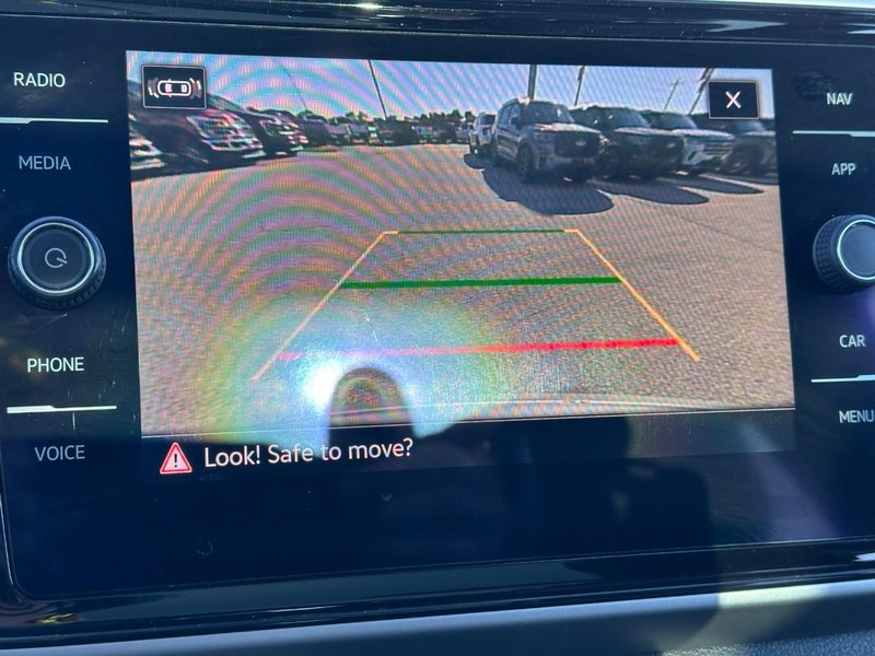 Volkswagen Atlas Cross Sport Vehicle Full-screen Gallery Image 23