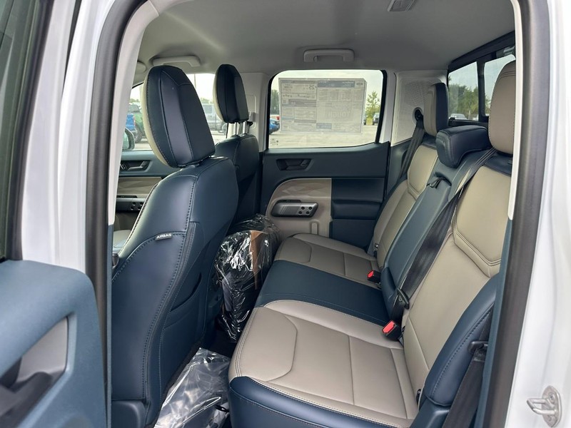 Ford Maverick Vehicle Full-screen Gallery Image 4