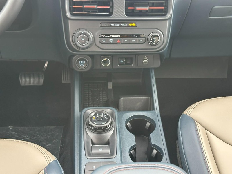 Ford Maverick Vehicle Full-screen Gallery Image 8