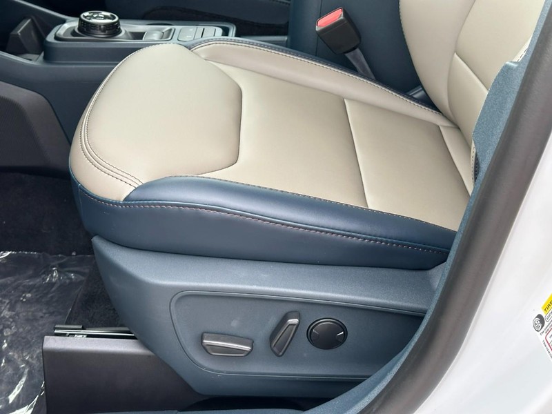 Ford Maverick Vehicle Full-screen Gallery Image 11