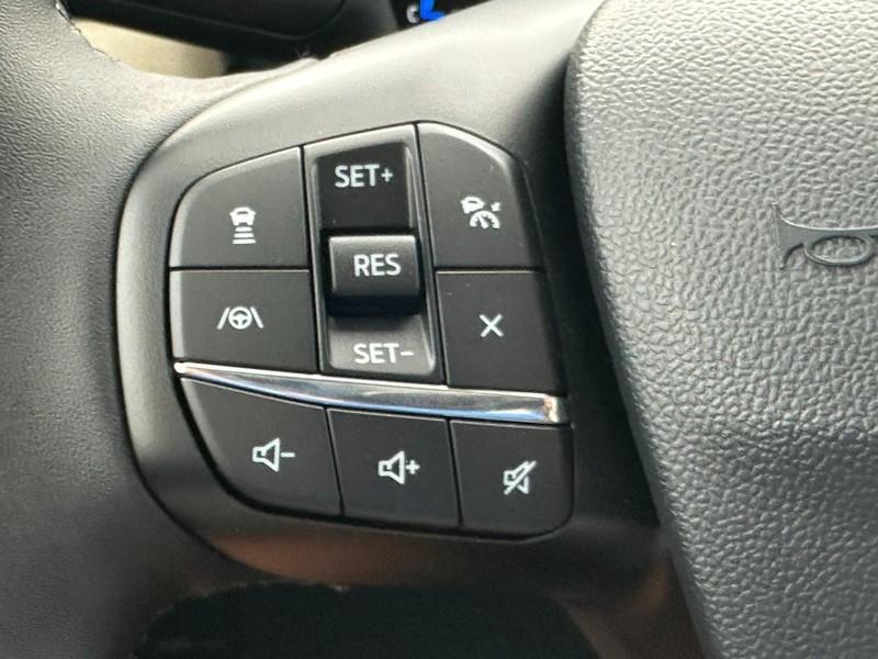 Ford Maverick Vehicle Full-screen Gallery Image 12