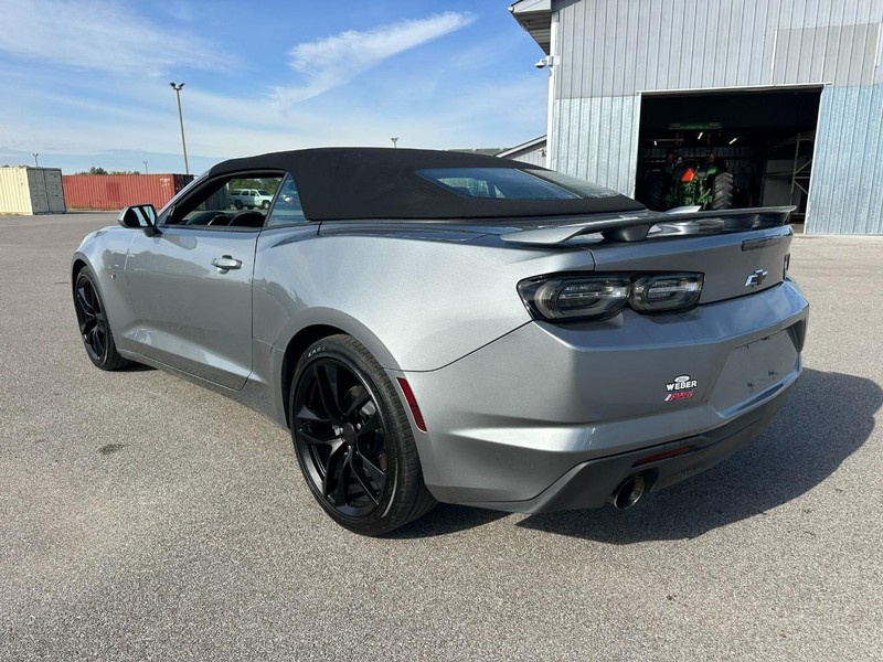 Chevrolet Camaro Vehicle Full-screen Gallery Image 3