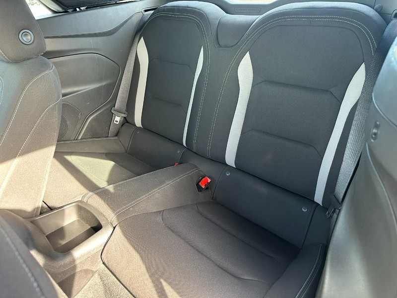 Chevrolet Camaro Vehicle Full-screen Gallery Image 9