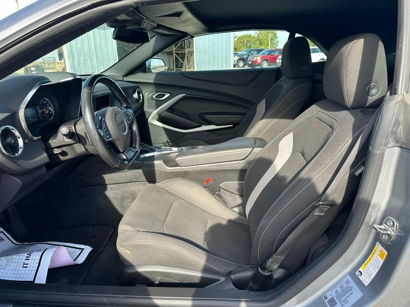 Chevrolet Camaro Vehicle Full-screen Gallery Image 10