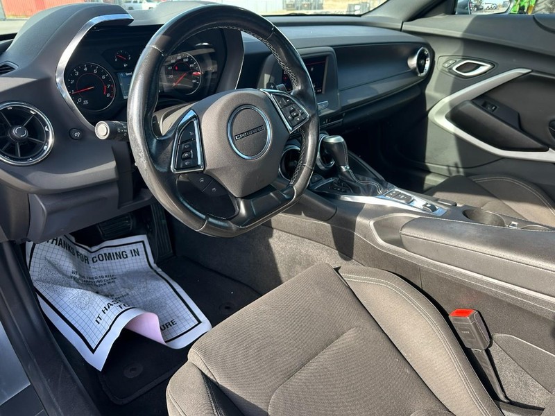 Chevrolet Camaro Vehicle Full-screen Gallery Image 11