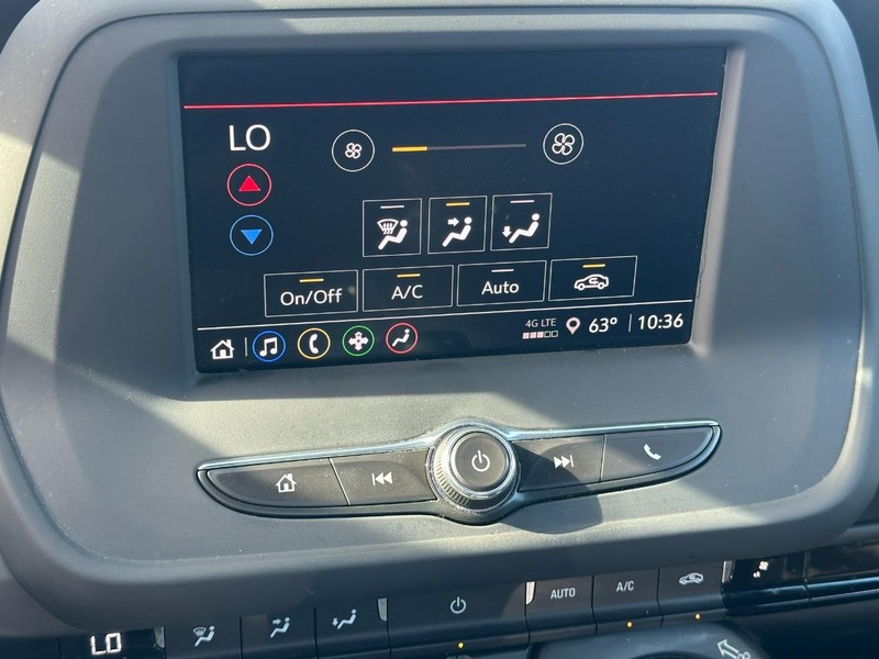 Chevrolet Camaro Vehicle Full-screen Gallery Image 17