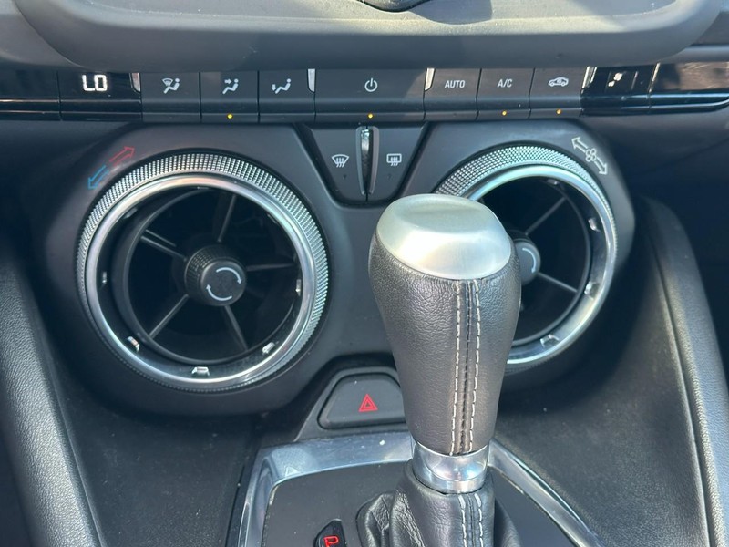 Chevrolet Camaro Vehicle Full-screen Gallery Image 18