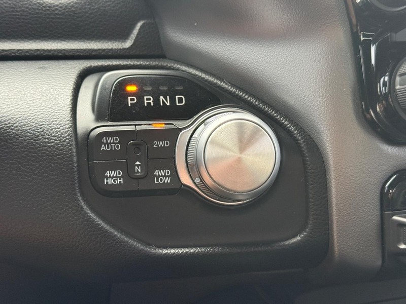 Ram 1500 Vehicle Full-screen Gallery Image 16