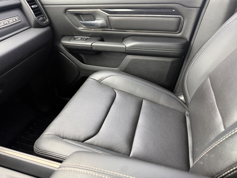 Ram 1500 Vehicle Full-screen Gallery Image 21