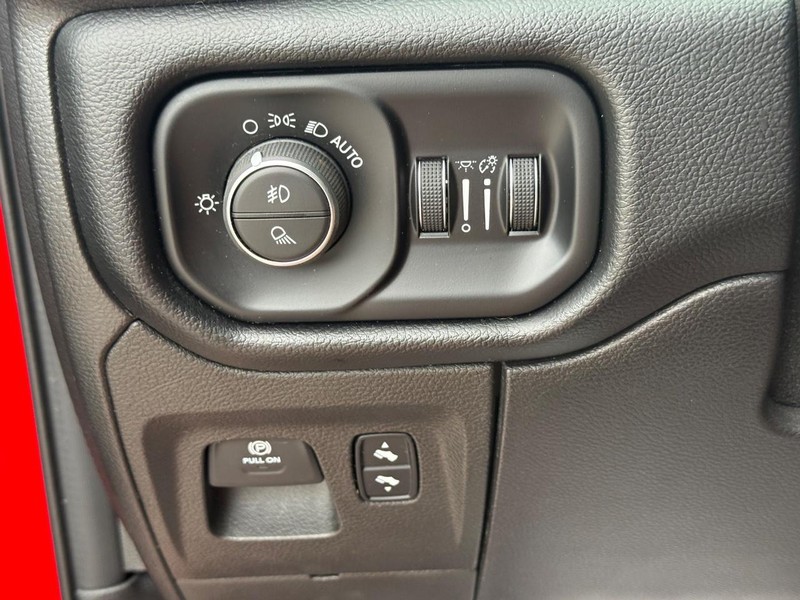 Ram 1500 Vehicle Full-screen Gallery Image 23