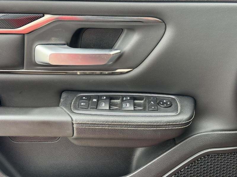 Ram 1500 Vehicle Full-screen Gallery Image 24