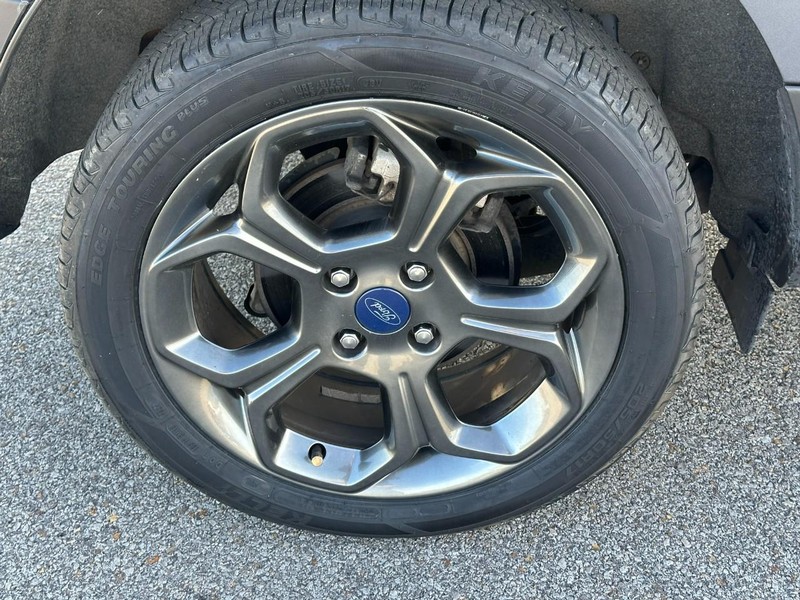 Ford EcoSport Vehicle Full-screen Gallery Image 7