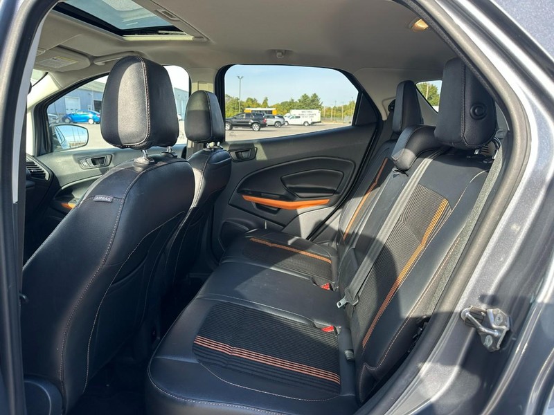 Ford EcoSport Vehicle Full-screen Gallery Image 10