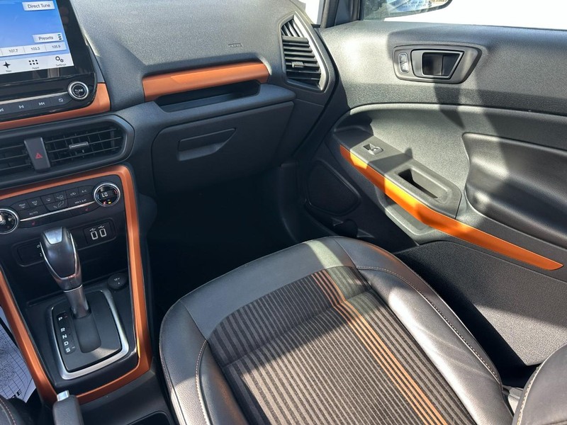 Ford EcoSport Vehicle Full-screen Gallery Image 16