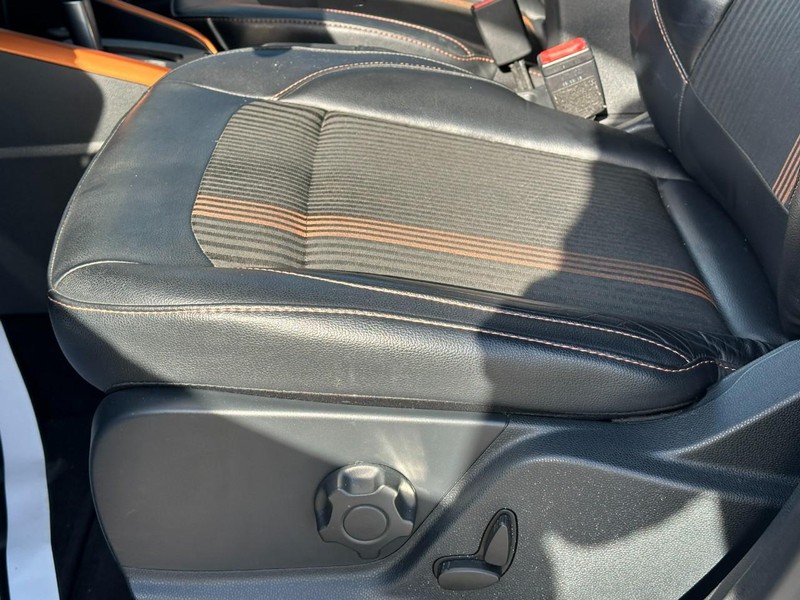 Ford EcoSport Vehicle Full-screen Gallery Image 17