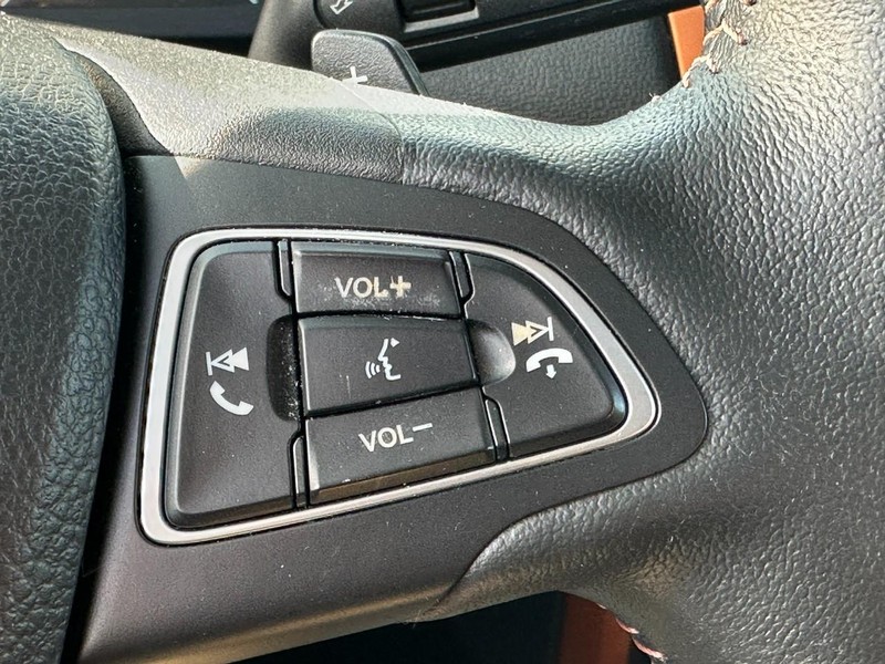 Ford EcoSport Vehicle Full-screen Gallery Image 19