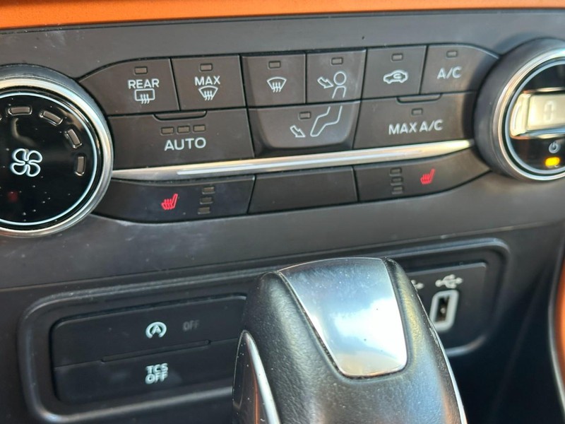 Ford EcoSport Vehicle Full-screen Gallery Image 21