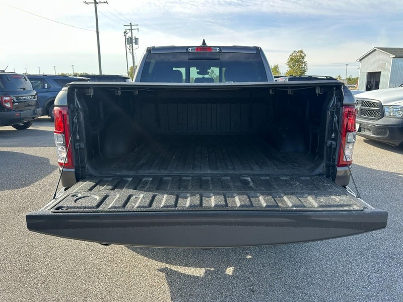 Ram 1500 Vehicle Full-screen Gallery Image 5