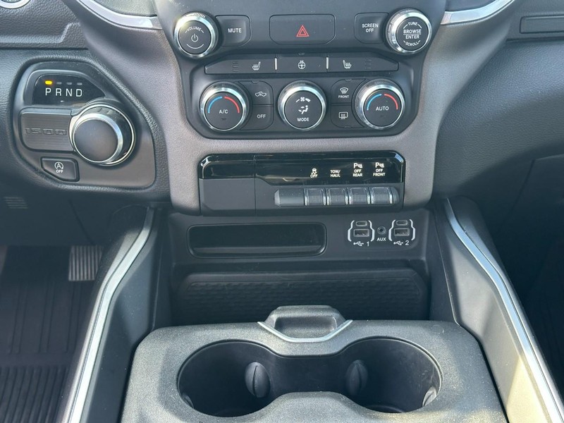 Ram 1500 Vehicle Full-screen Gallery Image 14