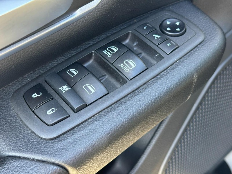 Ram 1500 Vehicle Full-screen Gallery Image 16