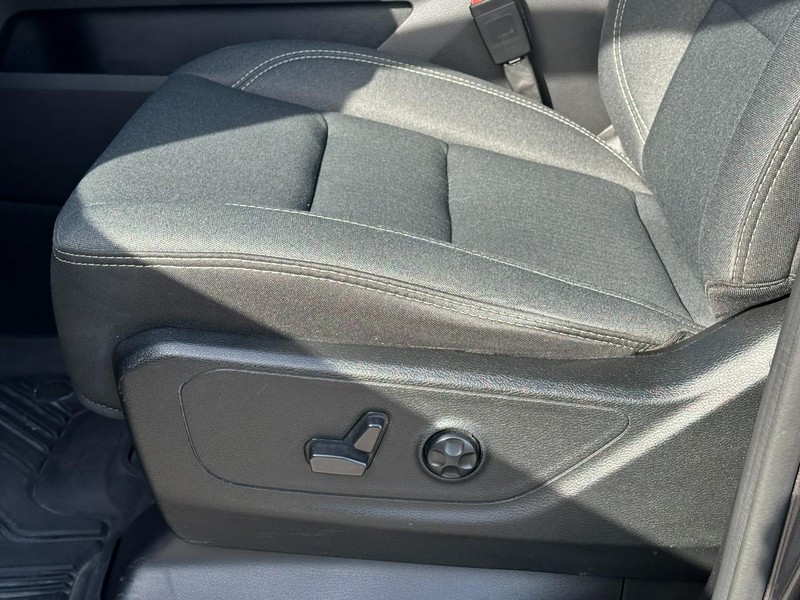 Ram 1500 Vehicle Full-screen Gallery Image 17