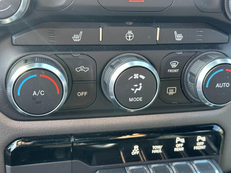 Ram 1500 Vehicle Full-screen Gallery Image 22