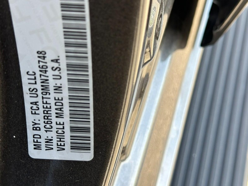 Ram 1500 Vehicle Full-screen Gallery Image 24