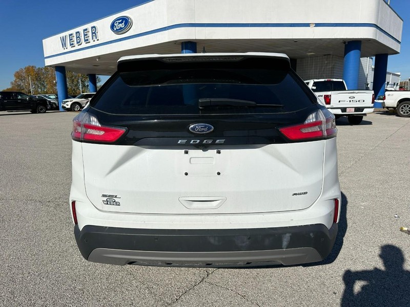 Ford Edge Vehicle Full-screen Gallery Image 4