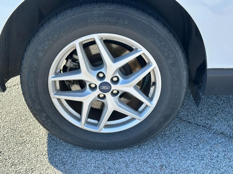 Ford Edge Vehicle Full-screen Gallery Image 7