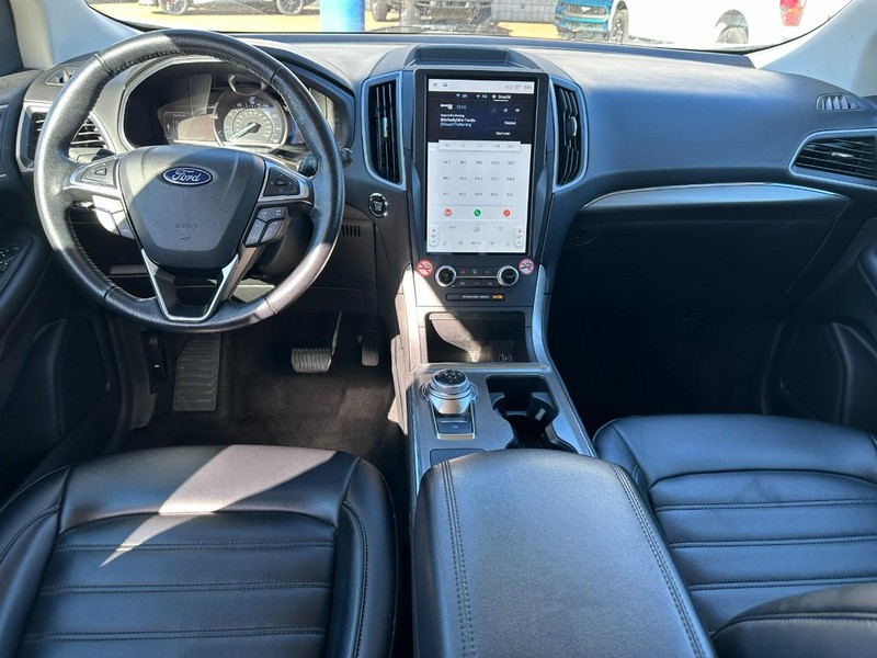 Ford Edge Vehicle Full-screen Gallery Image 11