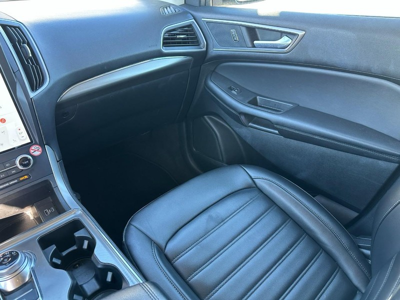 Ford Edge Vehicle Full-screen Gallery Image 15