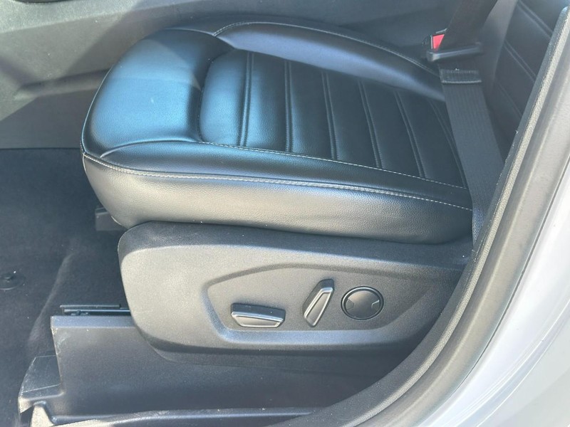 Ford Edge Vehicle Full-screen Gallery Image 17