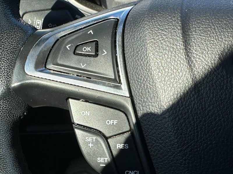 Ford Edge Vehicle Full-screen Gallery Image 18