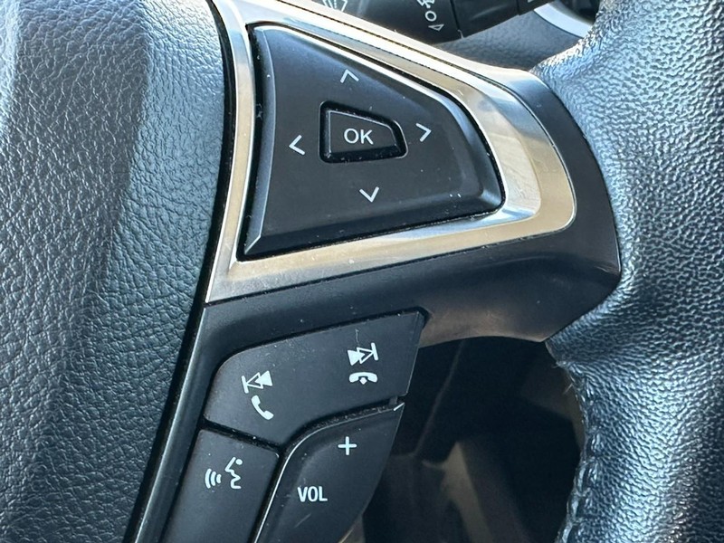 Ford Edge Vehicle Full-screen Gallery Image 19