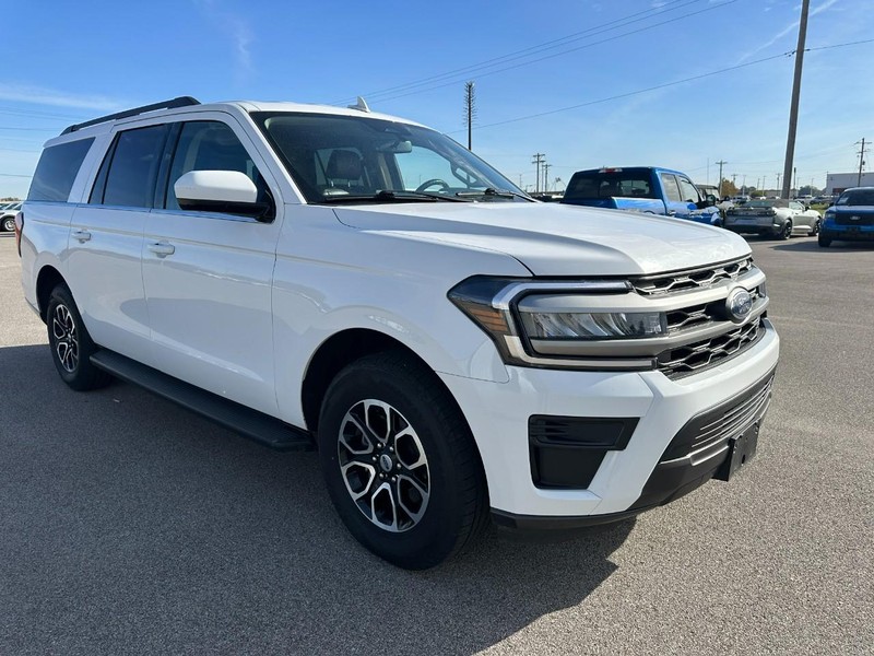 Ford Expedition Max Vehicle Full-screen Gallery Image 8