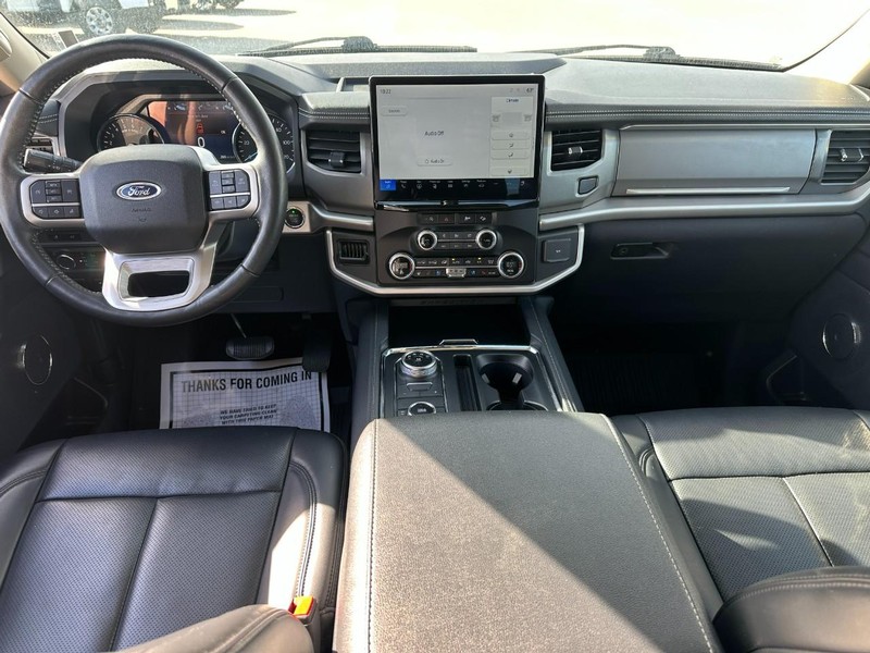 Ford Expedition Max Vehicle Full-screen Gallery Image 13