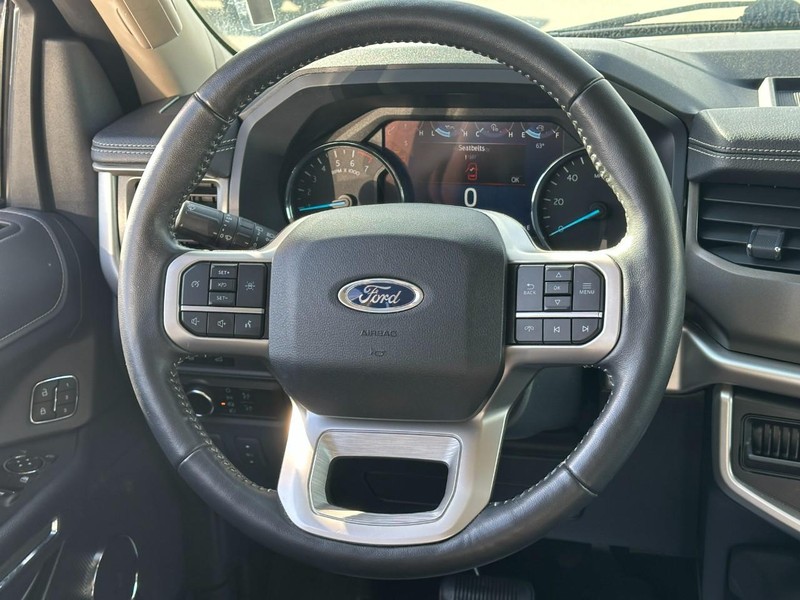 Ford Expedition Max Vehicle Full-screen Gallery Image 14