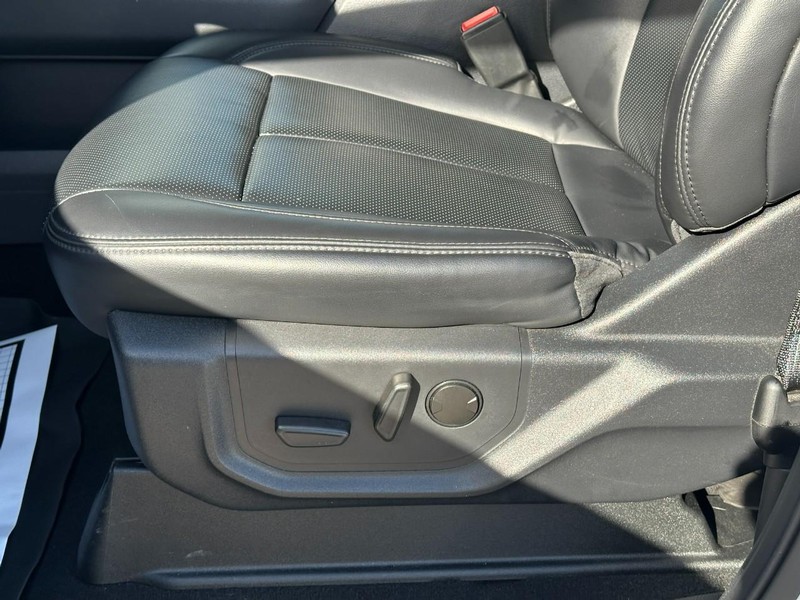 Ford Expedition Max Vehicle Full-screen Gallery Image 20