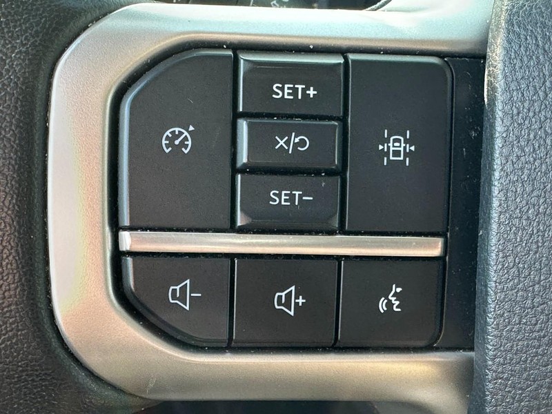 Ford Expedition Max Vehicle Full-screen Gallery Image 21