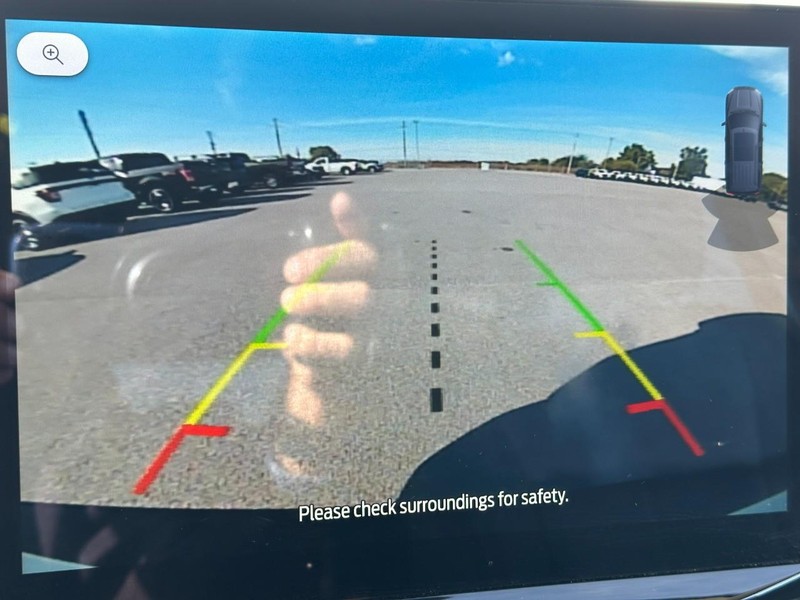 Ford Expedition Max Vehicle Full-screen Gallery Image 26