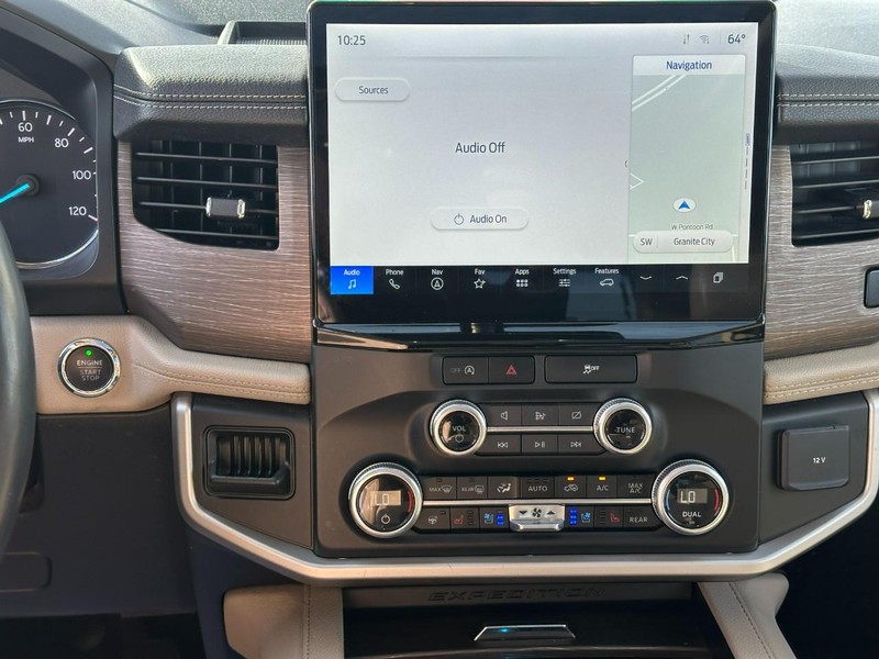 Ford Expedition Vehicle Full-screen Gallery Image 16