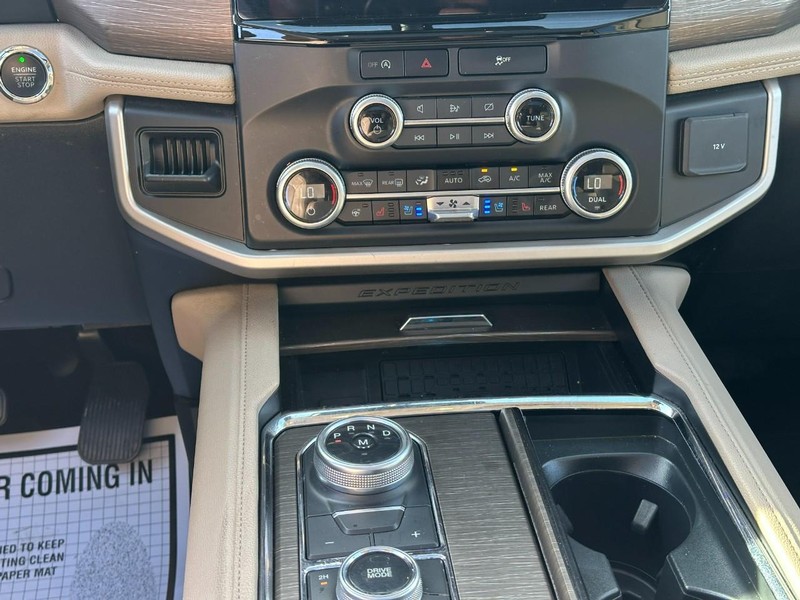 Ford Expedition Vehicle Full-screen Gallery Image 17