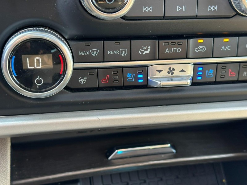 Ford Expedition Vehicle Full-screen Gallery Image 26