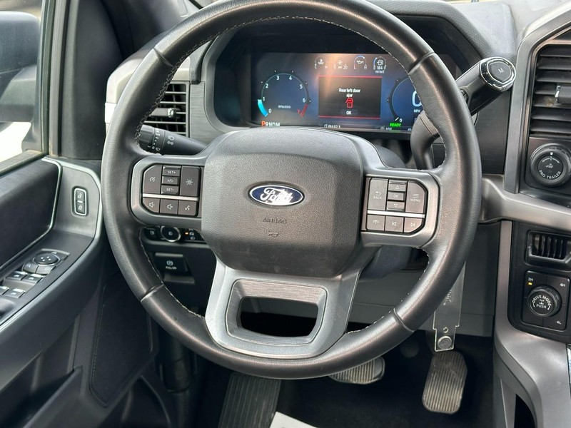 Ford F-150 Vehicle Full-screen Gallery Image 12