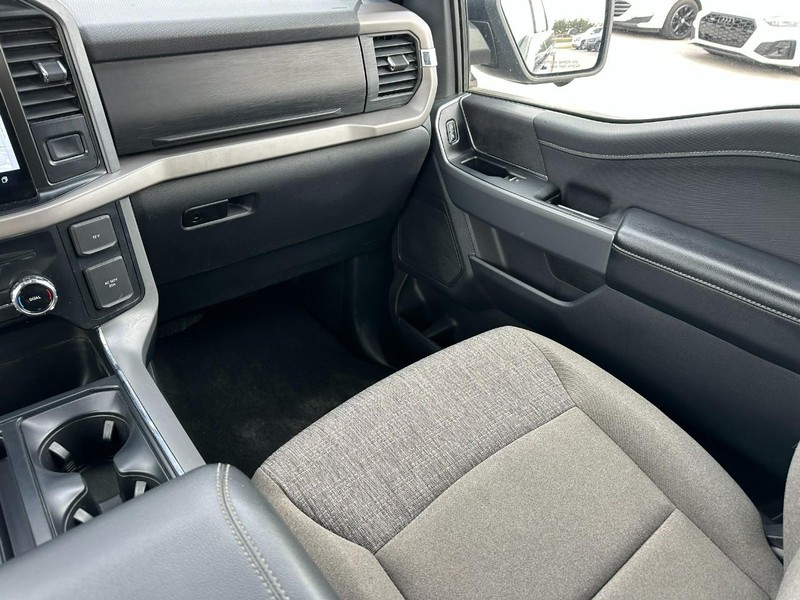 Ford F-150 Vehicle Full-screen Gallery Image 15